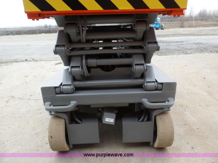 image for item BI9240 Sky Jack III 3219 scissor lift