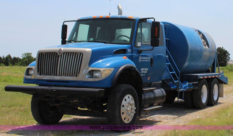 image for item I1630 2007 International 7600 tank truck