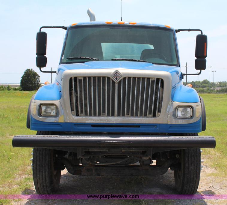 image for item I1630 2007 International 7600 tank truck
