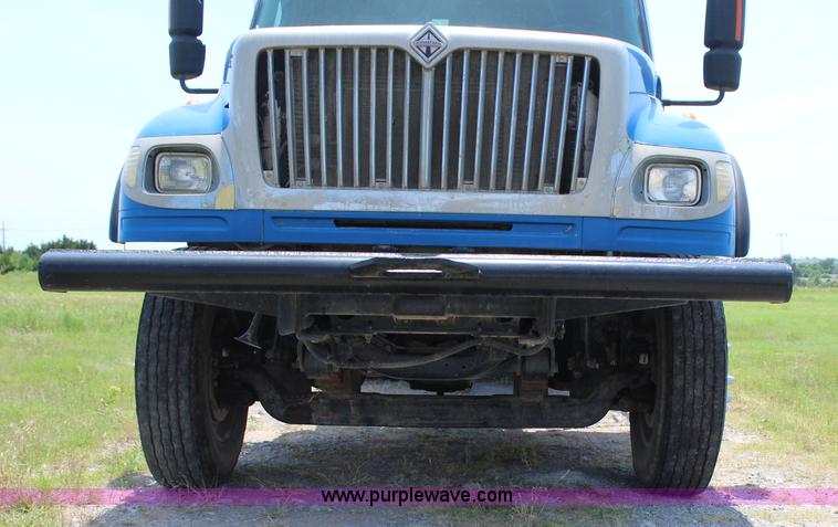 image for item I1630 2007 International 7600 tank truck