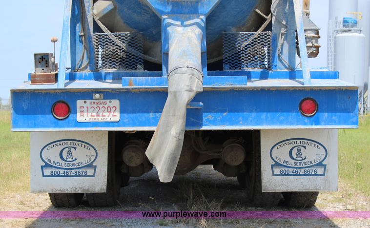 image for item I1630 2007 International 7600 tank truck