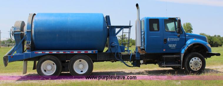 image for item I1630 2007 International 7600 tank truck