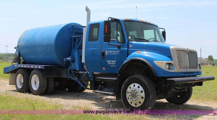 image for item I1630 2007 International 7600 tank truck