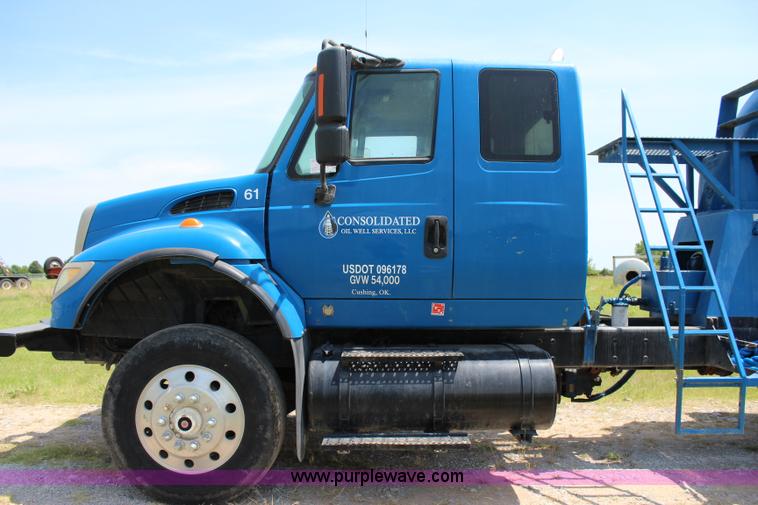 image for item I1630 2007 International 7600 tank truck