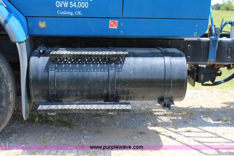 image for item I1630 2007 International 7600 tank truck