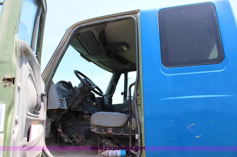 image for item I1630 2007 International 7600 tank truck