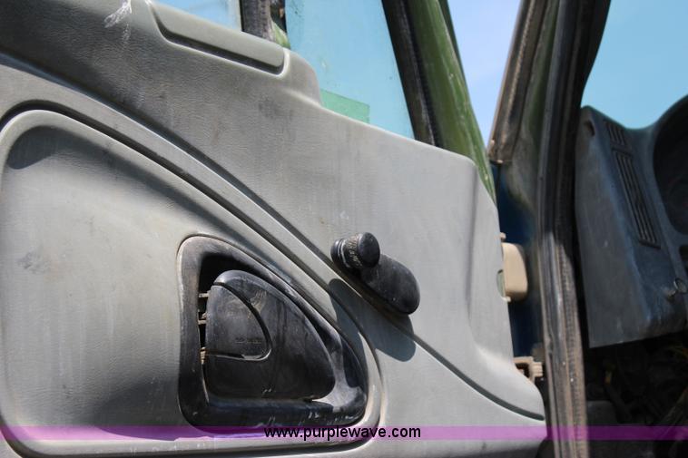 image for item I1630 2007 International 7600 tank truck