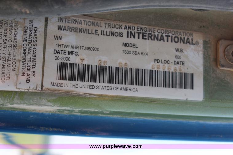 image for item I1630 2007 International 7600 tank truck