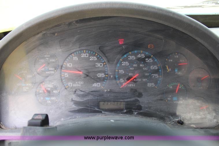 image for item I1630 2007 International 7600 tank truck