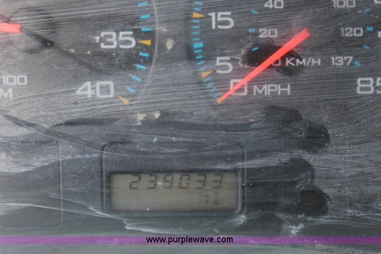 image for item I1630 2007 International 7600 tank truck