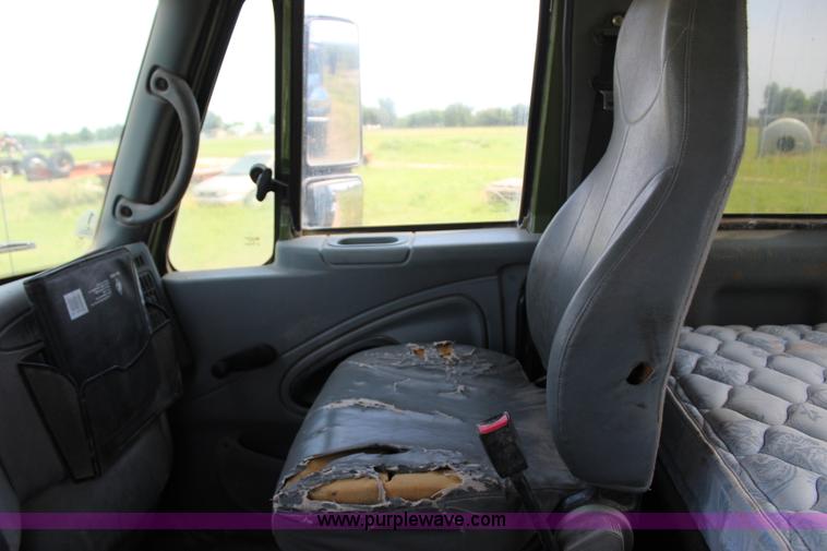 image for item I1630 2007 International 7600 tank truck