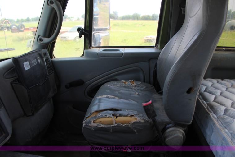 image for item I1630 2007 International 7600 tank truck