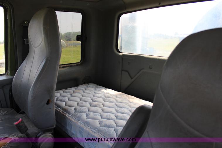 image for item I1630 2007 International 7600 tank truck