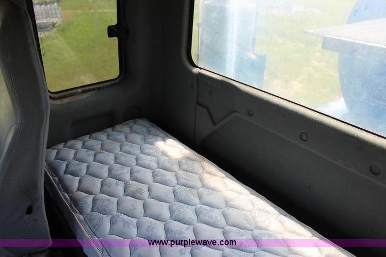 image for item I1630 2007 International 7600 tank truck