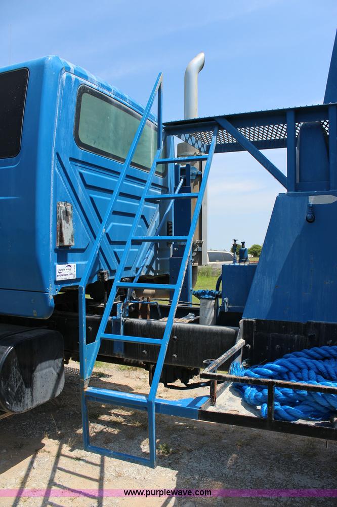 image for item I1630 2007 International 7600 tank truck