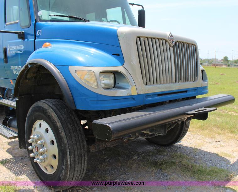 image for item I1630 2007 International 7600 tank truck