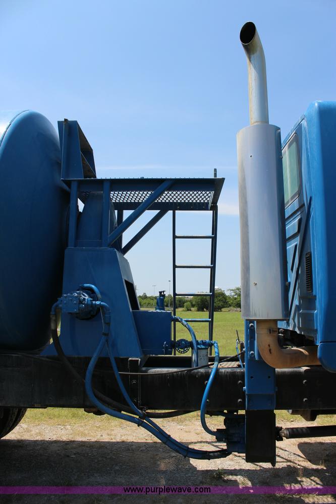 image for item I1630 2007 International 7600 tank truck