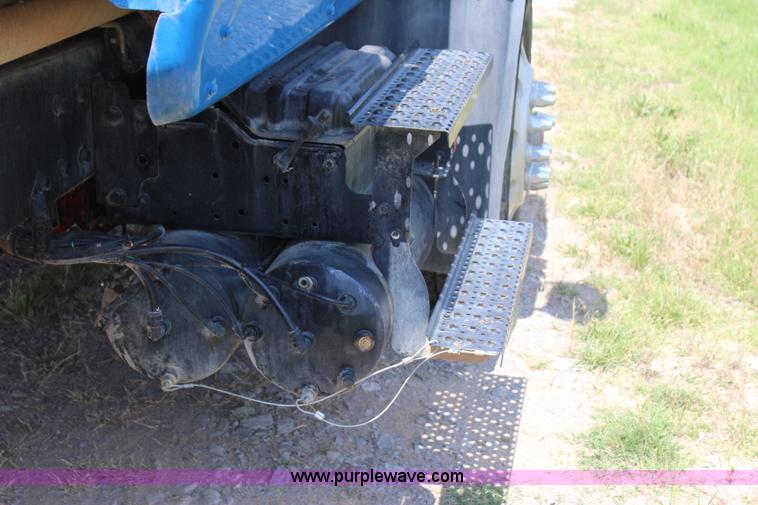 image for item I1630 2007 International 7600 tank truck