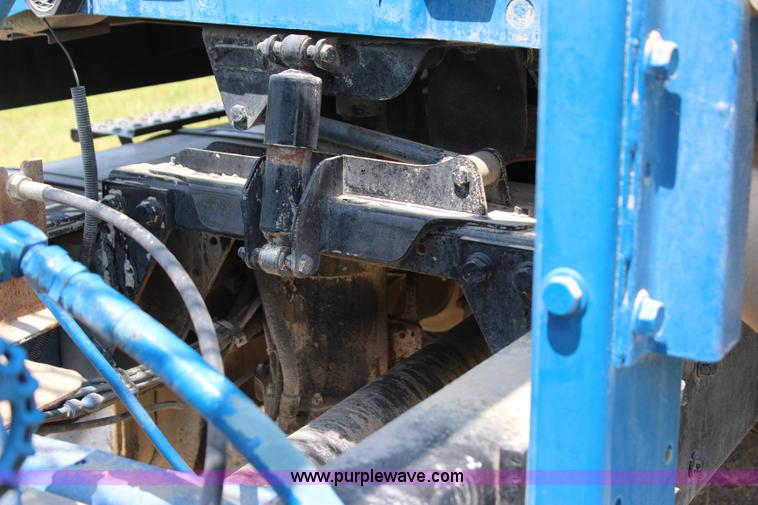 image for item I1630 2007 International 7600 tank truck