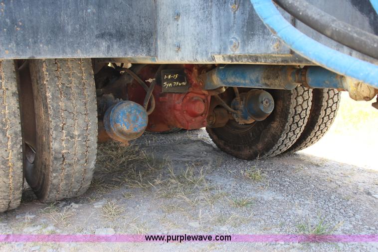 image for item I1630 2007 International 7600 tank truck