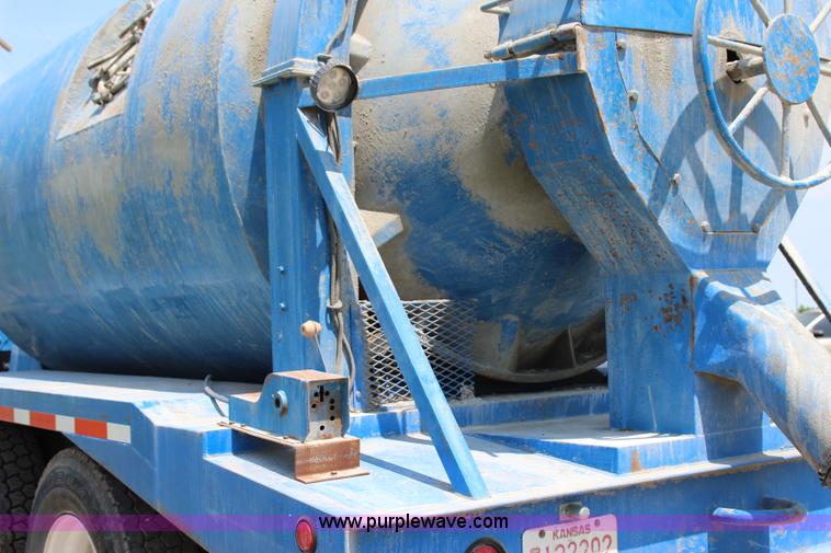 image for item I1630 2007 International 7600 tank truck