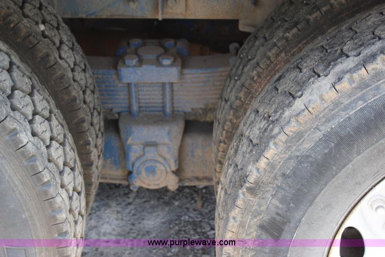 image for item I1630 2007 International 7600 tank truck