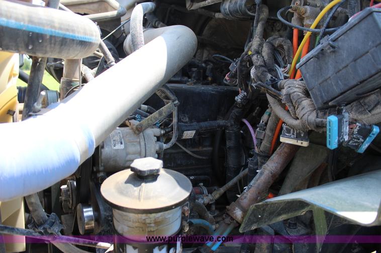 image for item I1630 2007 International 7600 tank truck