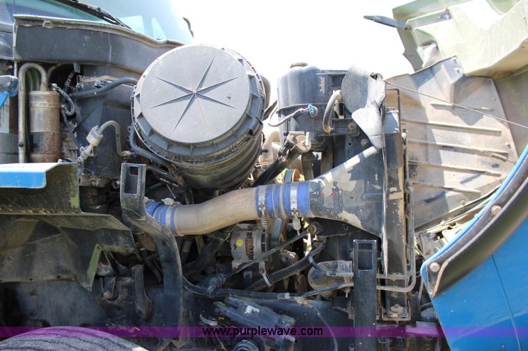 image for item I1630 2007 International 7600 tank truck