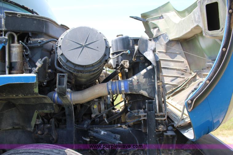 image for item I1630 2007 International 7600 tank truck