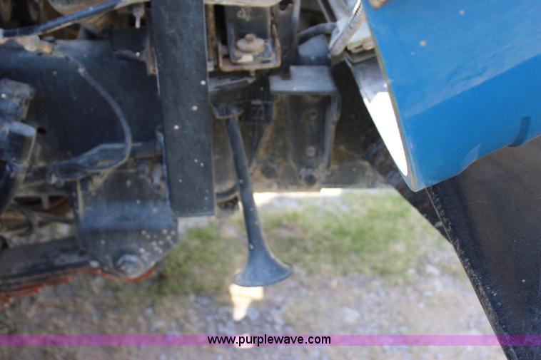 image for item I1630 2007 International 7600 tank truck