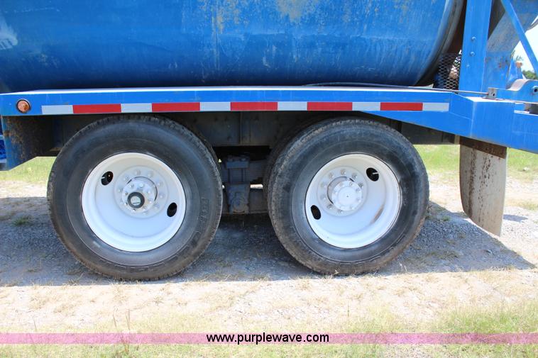 image for item I1630 2007 International 7600 tank truck