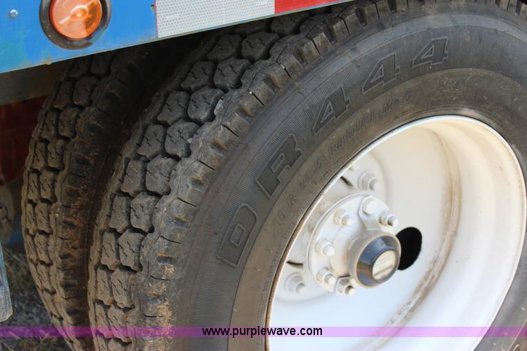 image for item I1630 2007 International 7600 tank truck