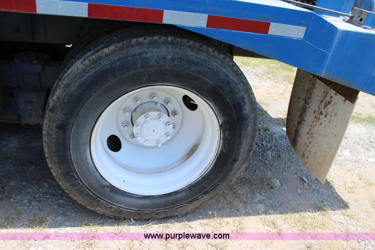 image for item I1630 2007 International 7600 tank truck