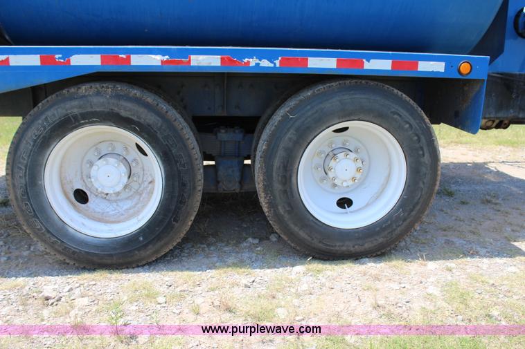 image for item I1630 2007 International 7600 tank truck