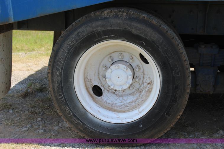 image for item I1630 2007 International 7600 tank truck