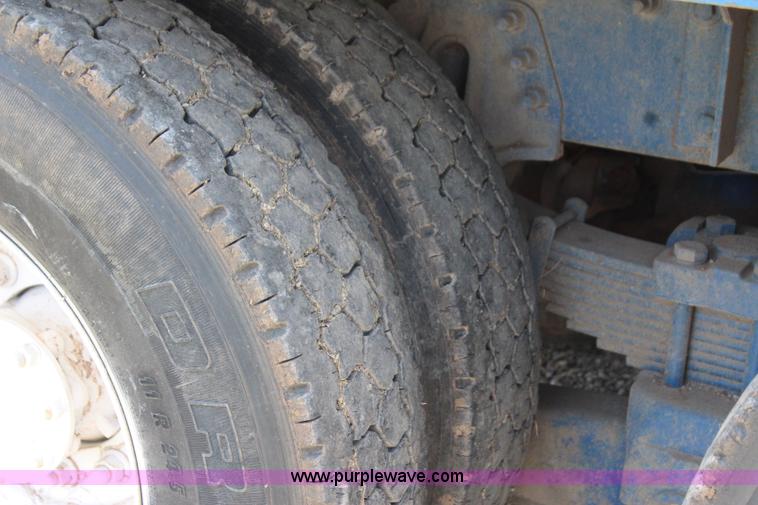 image for item I1630 2007 International 7600 tank truck