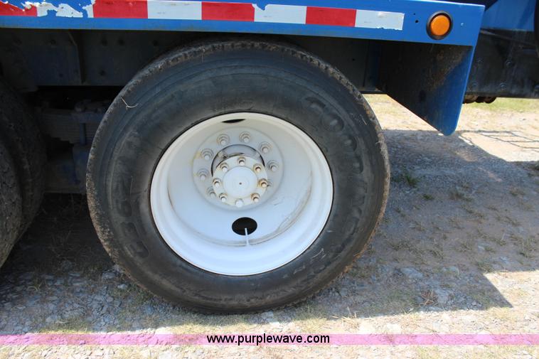 image for item I1630 2007 International 7600 tank truck