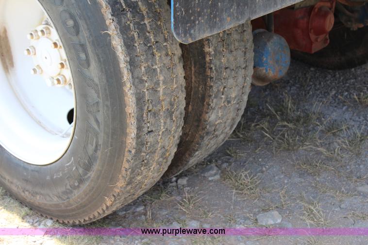 image for item I1630 2007 International 7600 tank truck