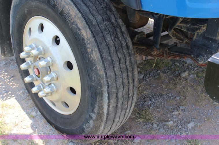 image for item I1630 2007 International 7600 tank truck