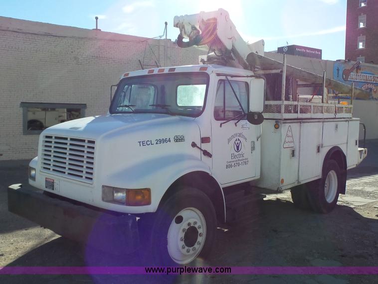 image for item J1273 2001 International 4700 bucket truck