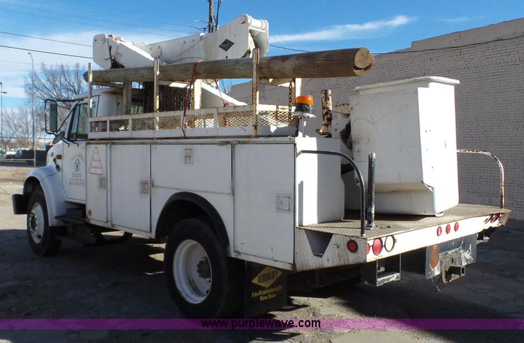 image for item J1273 2001 International 4700 bucket truck