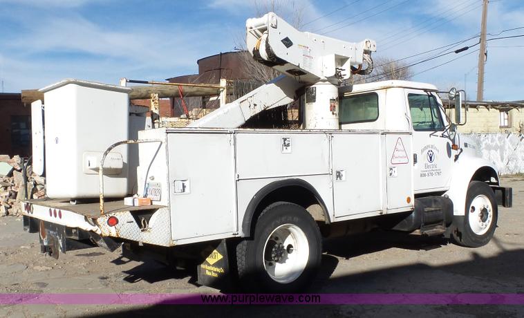 image for item J1273 2001 International 4700 bucket truck
