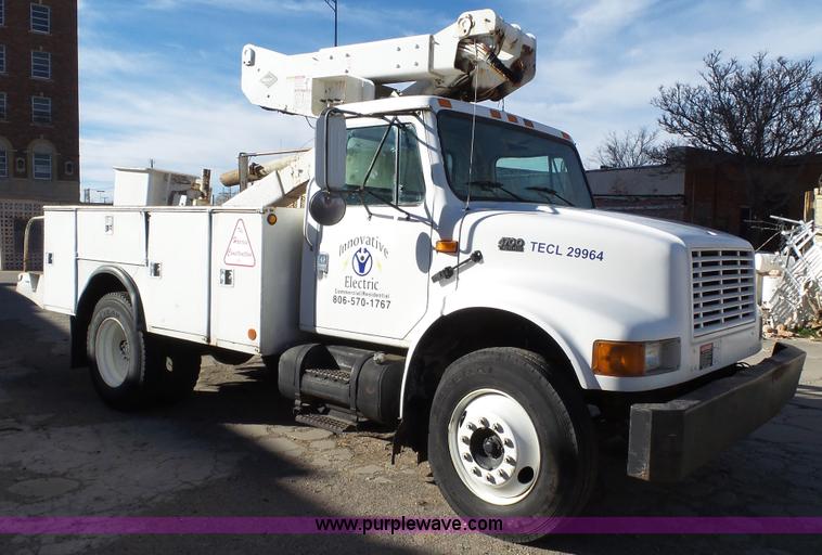 image for item J1273 2001 International 4700 bucket truck