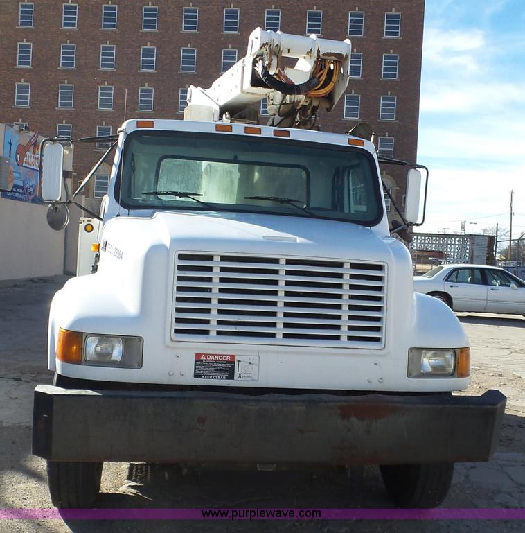 image for item J1273 2001 International 4700 bucket truck