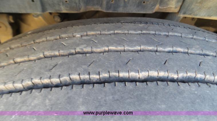 image for item J1273 2001 International 4700 bucket truck