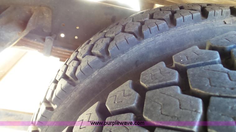 image for item J1273 2001 International 4700 bucket truck