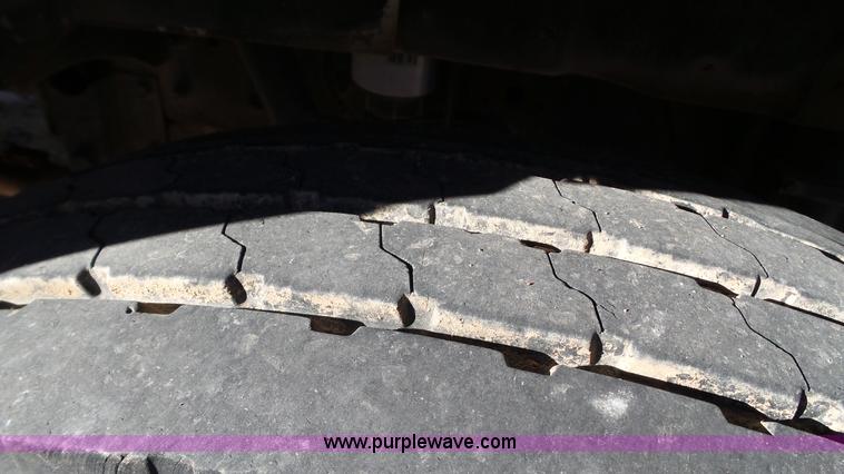 image for item J1273 2001 International 4700 bucket truck