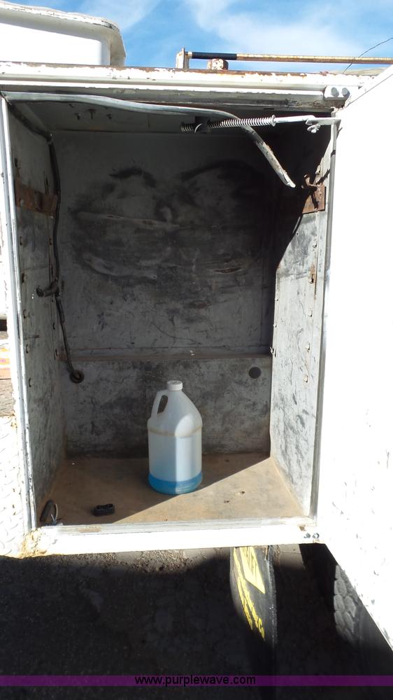 image for item J1273 2001 International 4700 bucket truck