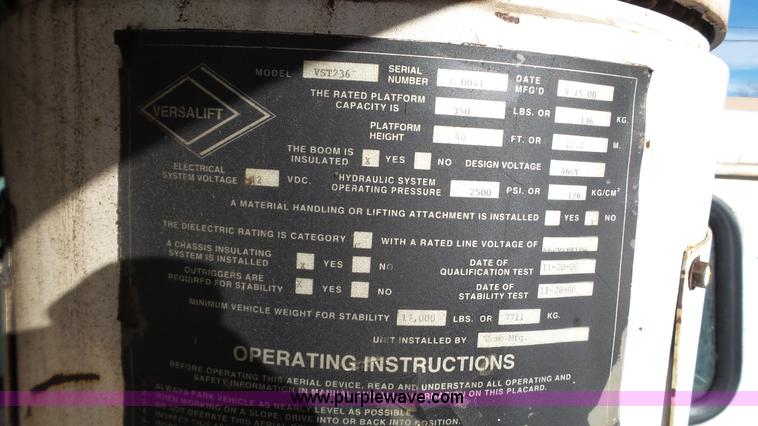 image for item J1273 2001 International 4700 bucket truck