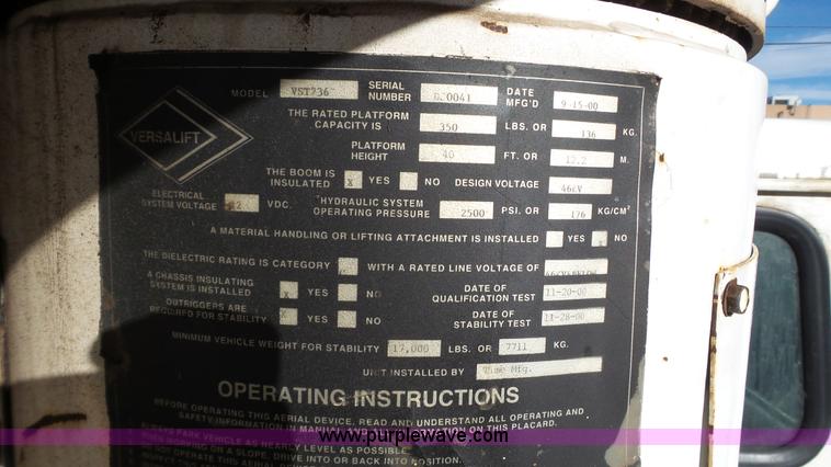 image for item J1273 2001 International 4700 bucket truck